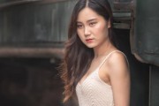 以55-250拍人像的魅力（追寻自然光下的真实美丽）